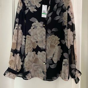 Simple but detailed designer blouse. L